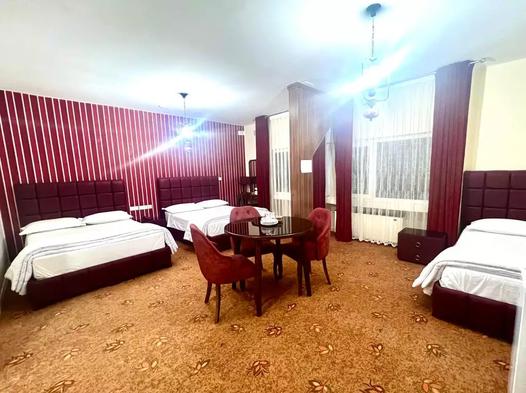 Alibaba https://cdn.alibaba.ir/ostorage/hotel-accommodation-images/6863bc97a1e6f83605b73b39_چهار نفره VIP.webp